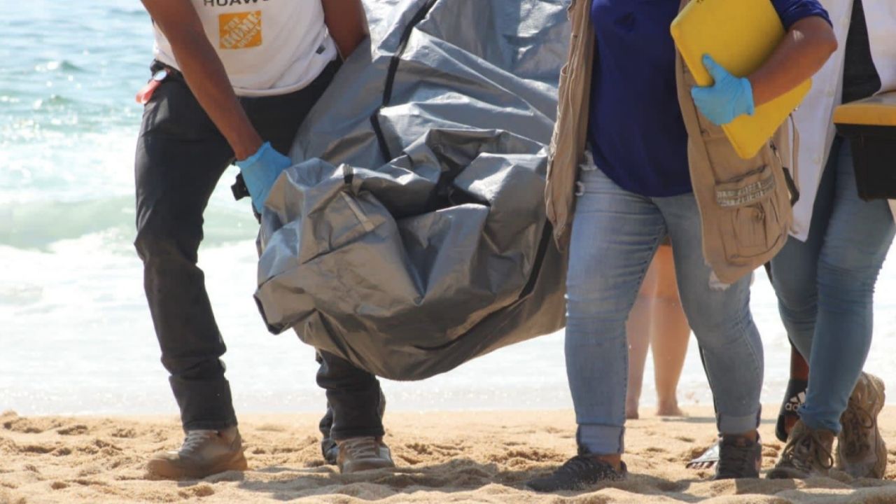 Hallan En Playa En Acapulco Los Cuerpos De Dos Personas Con Se Ales De