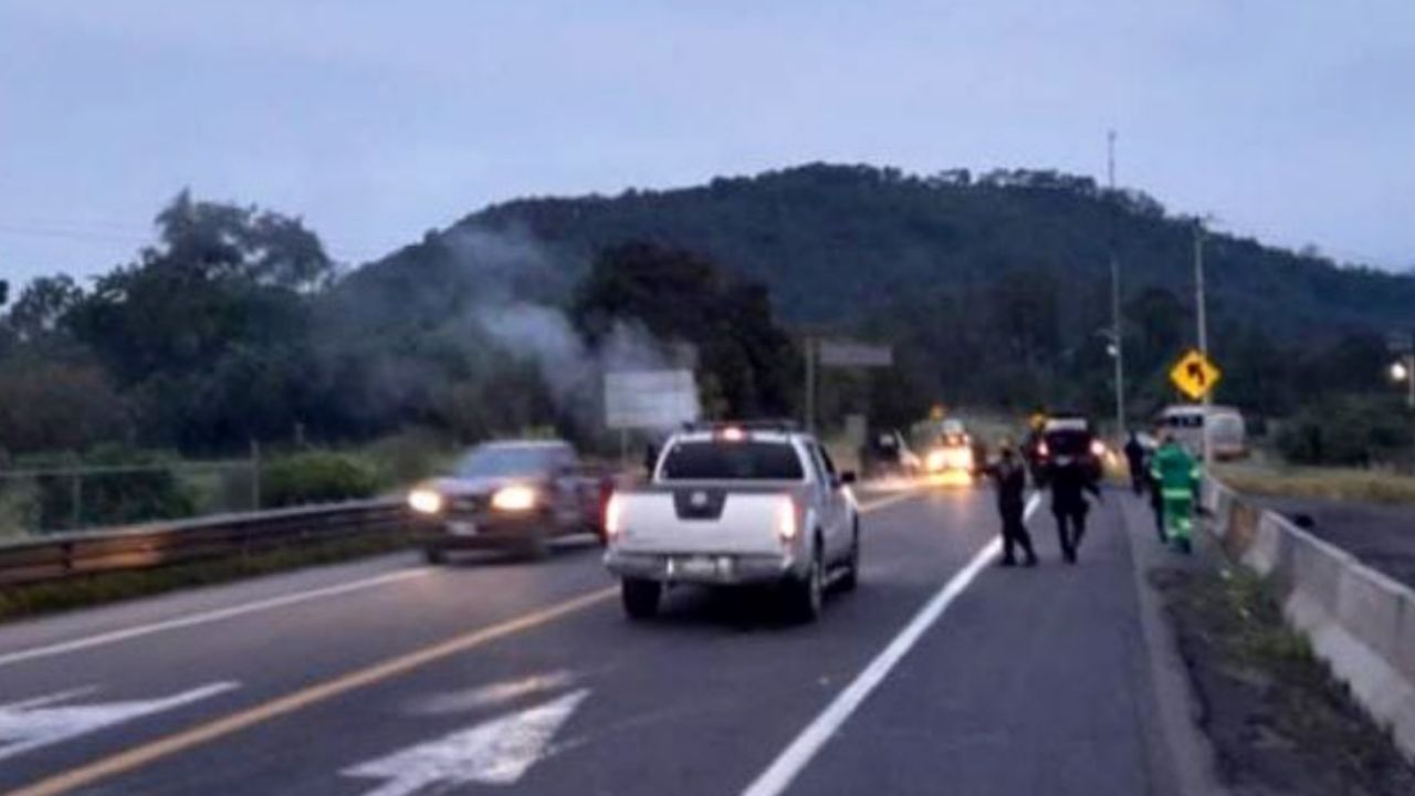 El C Rtel Pueblos Unidos Bloquea Carreteras De Michoac N Por La