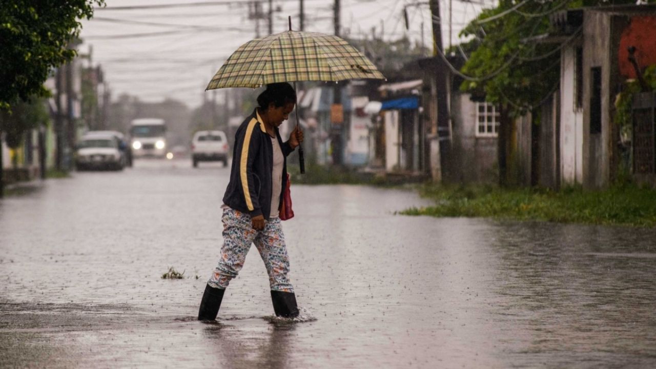 Nadine se degrada a depresión tropical y provoca intensas lluvias en