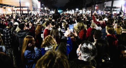 Miles de personas festejan el título de la Universidad de Alabama, en plena pandemia