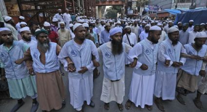 Musulmanes e hindúes protestan por segundo día en Bangladesh en medio de una una ola de violencia por motivos religiosos