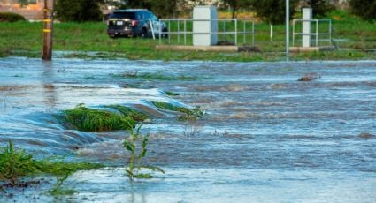 Lluvias en California dejan sin electricidad a 380 mil hogares y negocios