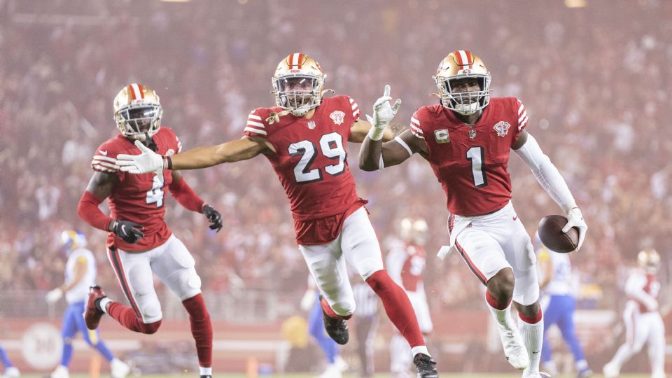 Jimmie Ward celebra la intercepción que llevó hasta las diagonales. (foto: Reuters).