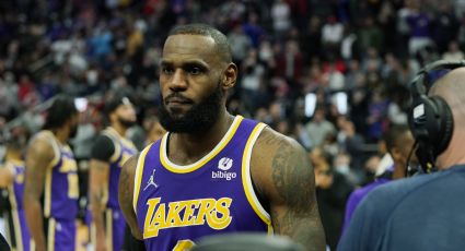 LeBron James es expulsado por golpear en la cara a jugador de Pistons