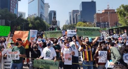 Alumnos y académicos del CIDE marchan en la CDMX para exigir la destitución del director Romero Tellaeche