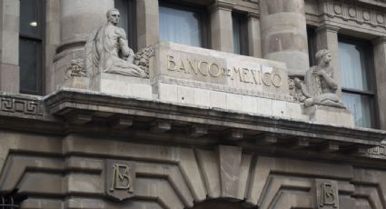 Gobernador de Banxico prevé depreciación del peso si se reforma la ley del banco central