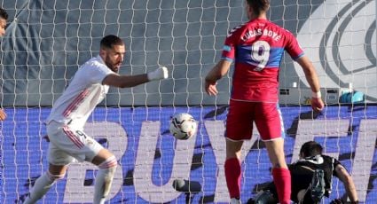 Benzema recarga de energía al Real Madrid con doblete y remontada ante Elche