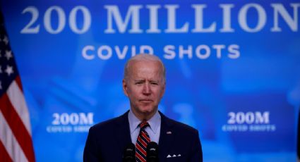 Biden pide a los mayores de 16 años vacunarse contra la Covid antes de que termine mayo; ofrece estímulos para las empresas