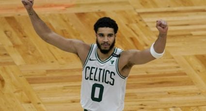 Jayson Tatum iguala marca de Larry Bird, con 60 puntos en remontada de Celtics