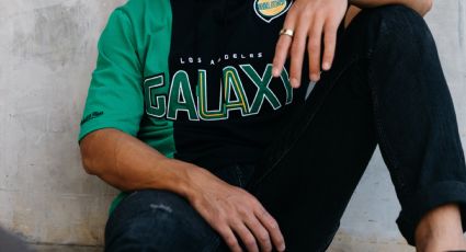 ‘Chicharito’ y Jona modelan uniformes de la colección retro de la MLS