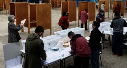 Con 19% de participación, concluye el primer día de elecciones constituyentes en Chile