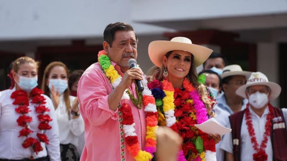 Félix Salgado Macedonio con su hija Evelyn, la nueva candidata al gobierno de Guerrero. FOTO: Facebook.