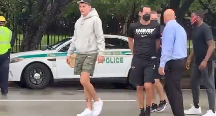 Tyler Herro, estrella del Heat, reparte víveres tras derrumbe de un edificio en Miami Beach