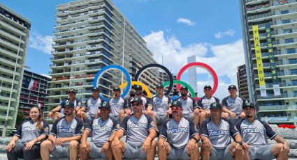 Selección mexicana de beisbol posa con playera de Tomateros en Tokio y se arriesga a sufrir una sanción