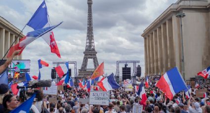 Francia aprueba pase especial Covid para acceder a restaurantes y viajes interiores