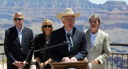 Ken Salazar se compromete a establecer diálogo con México para apoyar a empresas energéticas de EU