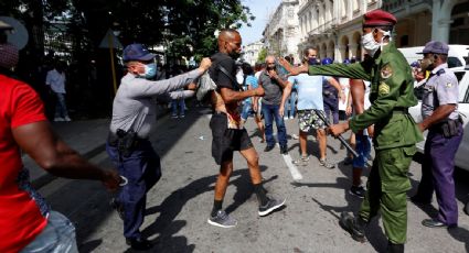 EU sanciona a líderes de la policía de Cuba; Biden prepara medidas para mejorar internet en la isla