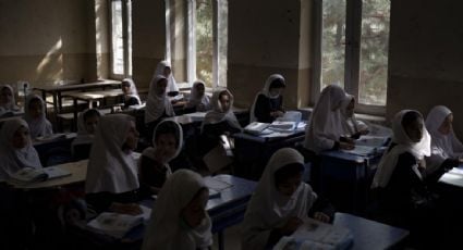 Mujeres salen a las calles de Afganistán para protestar contra el cierre de escuelas femeninas