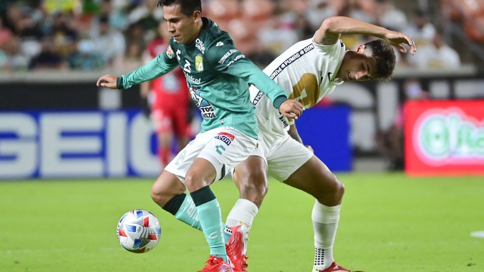 Pumas jugó con un hombre menos desde el minuto seis y León lo aprovechó. (foto: @clubleonfc).