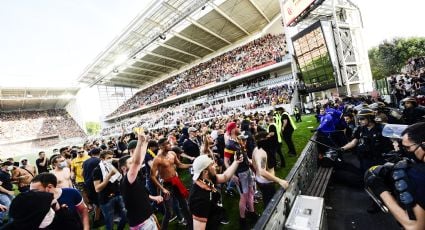 La violencia reaparece en Francia: aficionados invaden la cancha y opacan el triunfo del Lens en el derbi ante Lille