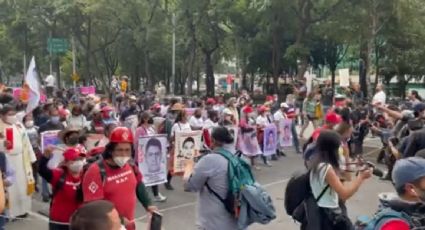 Padres de los 43 encabezan marcha en la CDMX a siete años de la desaparición de los normalistas de Ayotzinapa