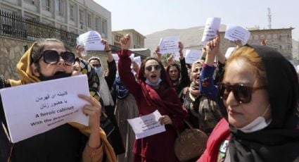 Mujeres afganas protestan en Kabul; exigen derechos mientras talibanes buscan reconocimiento