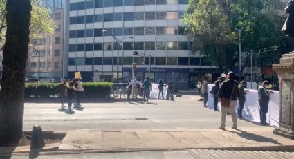 Comunidad del CIDE se manifiesta frente al Senado y bloquea Paseo de la Reforma