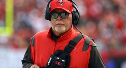 La NFL multa al entrenador de los Buccaneers por golpear en el casco a su propio jugador