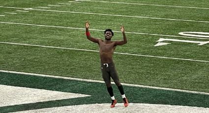 Antonio Brown enloquece en pleno juego entre Bucs y Jets, se quita el uniforme y deja el campo semidesnudo