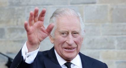 Arrestan a un hombre que intentó lanzar un huevo al rey Carlos III durante una visita a Luton