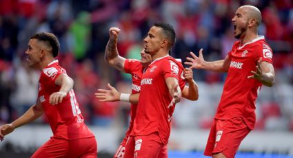 ¡Locura en el Infierno! Toluca se impone a Santos con gol del portero Tiago Volpi en un partidazo