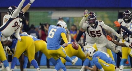 Chargers doblegan a Broncos a base de 'patadas' y tras dramático final en tiempo extra