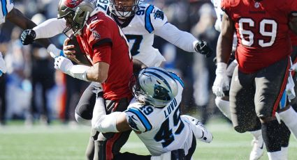 Panthers 'sorprenden' a los Bucs de Tom Brady, quien no tenía marca perdedora desde 2002