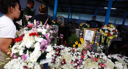 Familias de niños asesinados en una guardería de Tailandia comienzan rituales funerarios que durarán varios días