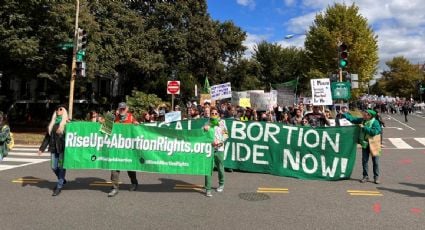 Miles de mujeres se manifiestan en EU a favor del derecho al aborto un mes antes de las elecciones intermedias