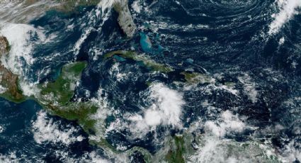 El huracán "Lisa" toca tierra en Belice y provoca fuertes lluvias; se prevé que se debilite en su avance a México