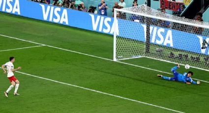 México está en buenas manos: Memo Ochoa le ataja un penalti a Lewandowski y el Tri debuta con empate ante Polonia