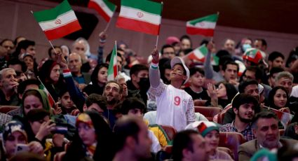 Aficionados iraníes lanzan consignas contra su gobierno tras ser eliminados del Mundial por EU: "Muerte al dictador"