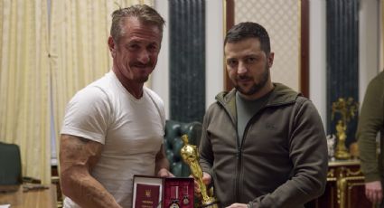 Sean Penn se reúne con Zelenski y le entrega uno de sus premios Óscar como muestra de apoyo a Ucrania