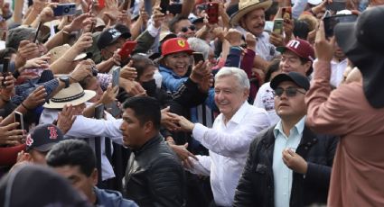 Fotógrafo acusa al diputado Miguel Torruco de regalar a AMLO una de sus fotos sin pagar; "la bajé de internet", responde