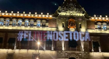 “El INE no se toca”: activistas celebran el rechazo de la reforma electoral de AMLO con proyección en Palacio Nacional