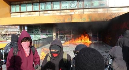 Un grupo de encapuchados vandaliza y saquea oficinas de la UNAM; la institución interpone una denuncia