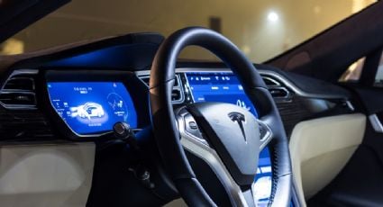 Tesla pedirá a dueños de casi 54 mil vehículos en EU acudir a actualizar sistema de detención para evitar accidentes