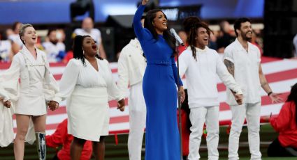 Mickey Guyton abre el telón del Super Bowl LVI al interpretar el himno de los Estados Unidos