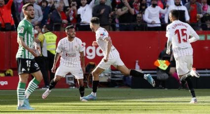 ‘Tecatito’ Corona le pone picante al derbi y brilla en la victoria del Sevilla sobre el Betis