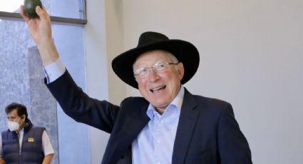 El embajador Ken Salazar se reúne con periodistas que están en el Mecanismo de Protección