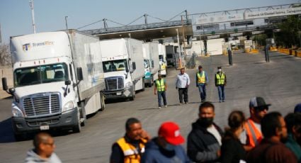 Inspecciones del gobierno de Texas a camiones en la frontera con México suben los precios, alerta la Casa Blanca