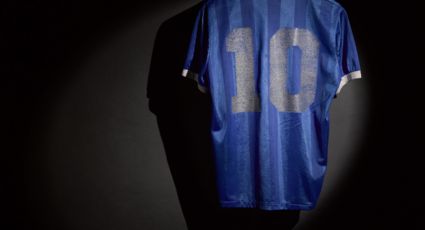 La histórica playera que usó Maradona para anotar el gol de ‘La Mano de Dios’ está en subasta, con valor de casi 8 millones de dólares