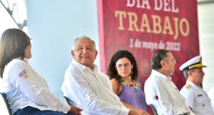 AMLO anuncia a trabajadores de Dos Bocas que cuando se inaugure la refinería serán reubicados en proyectos como el Tren Maya