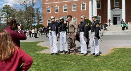 Estudiante de universidad militar demanda a las fuerzas armadas de EU por considerarlo no apto al dar positivo a VIH